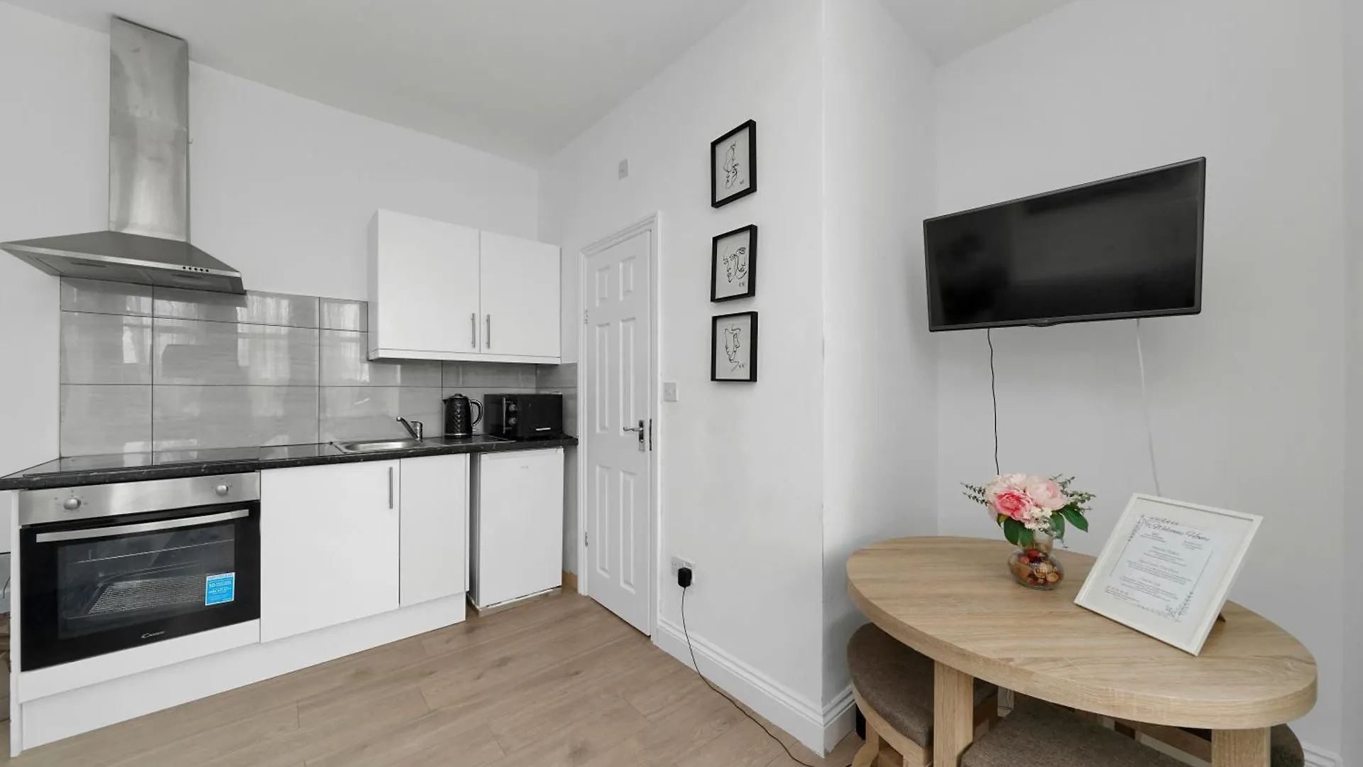 Startlet Stays Apartments - On Elizabeth Line With Free Parking London