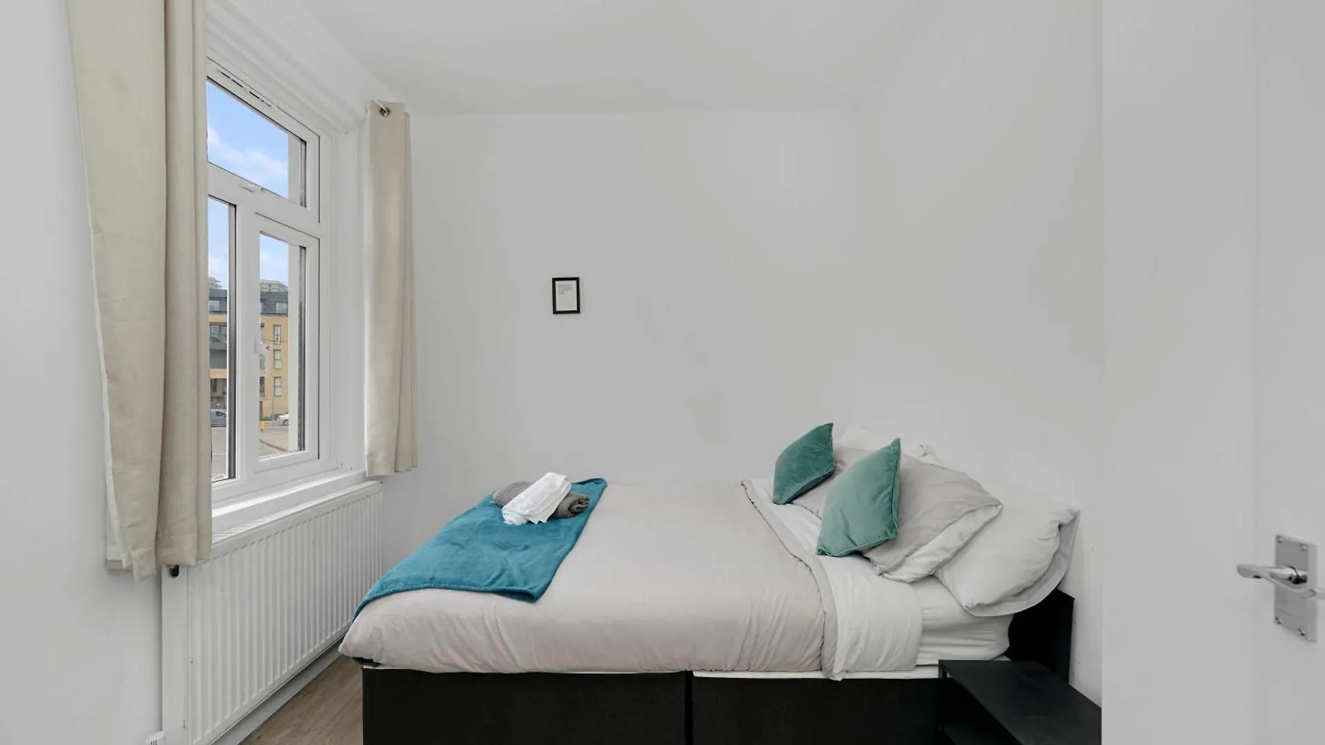 Startlet Stays Apartments - On Elizabeth Line With Free Parking London 0*,  United Kingdom